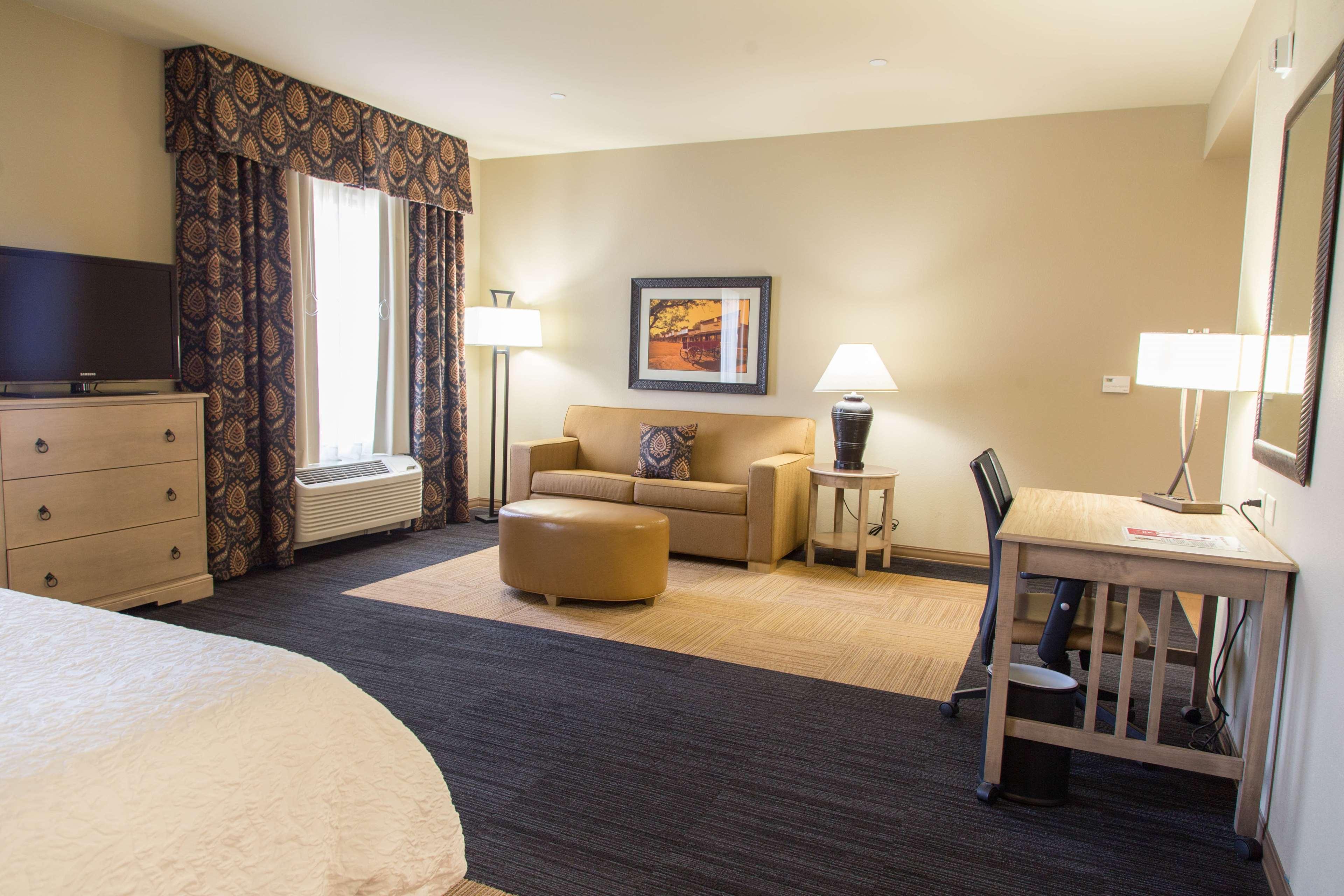 Hampton Inn & Suites Dodge City Boot Hill Casino Exterior photo
