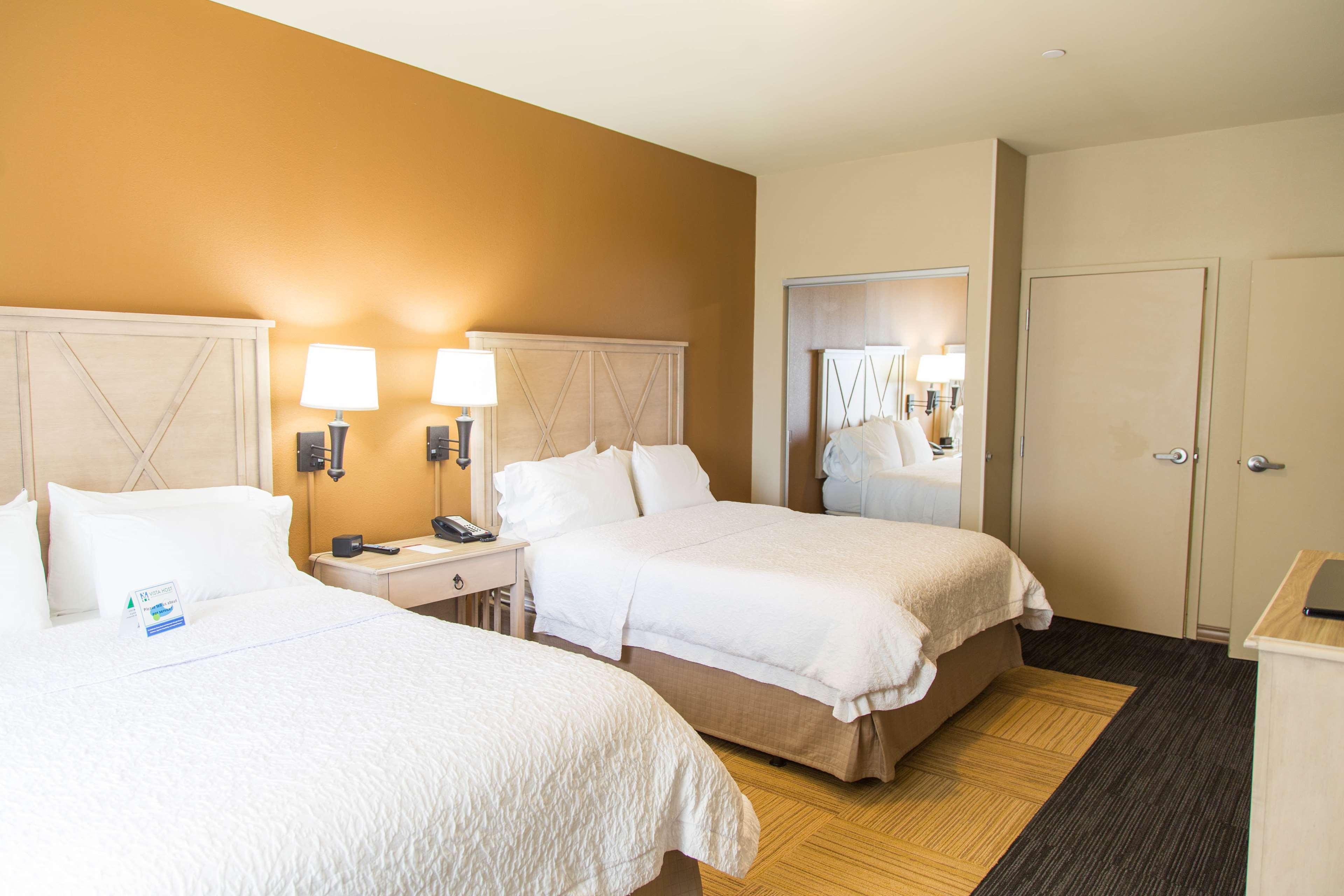 Hampton Inn & Suites Dodge City Boot Hill Casino Exterior photo