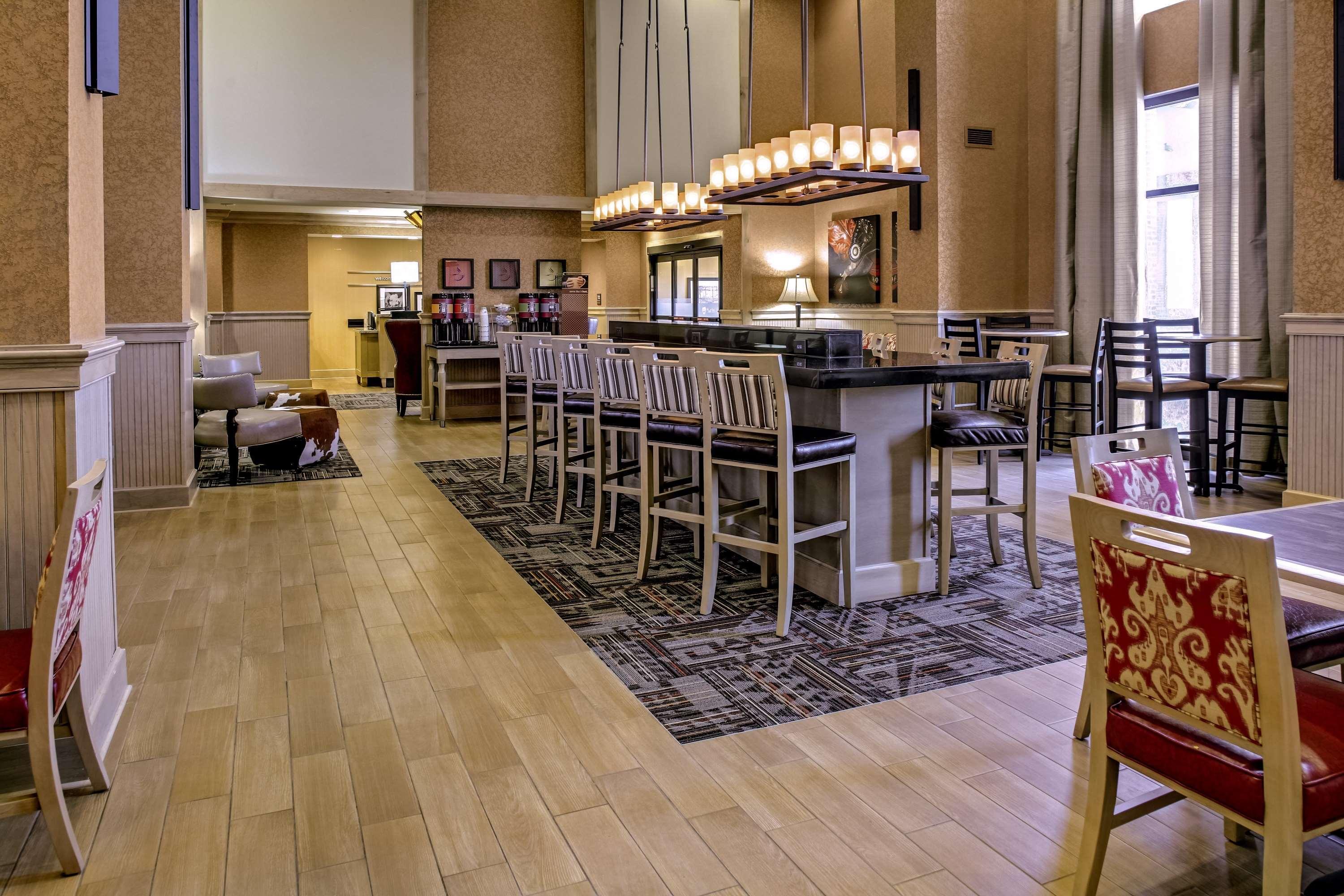Hampton Inn & Suites Dodge City Boot Hill Casino Exterior photo