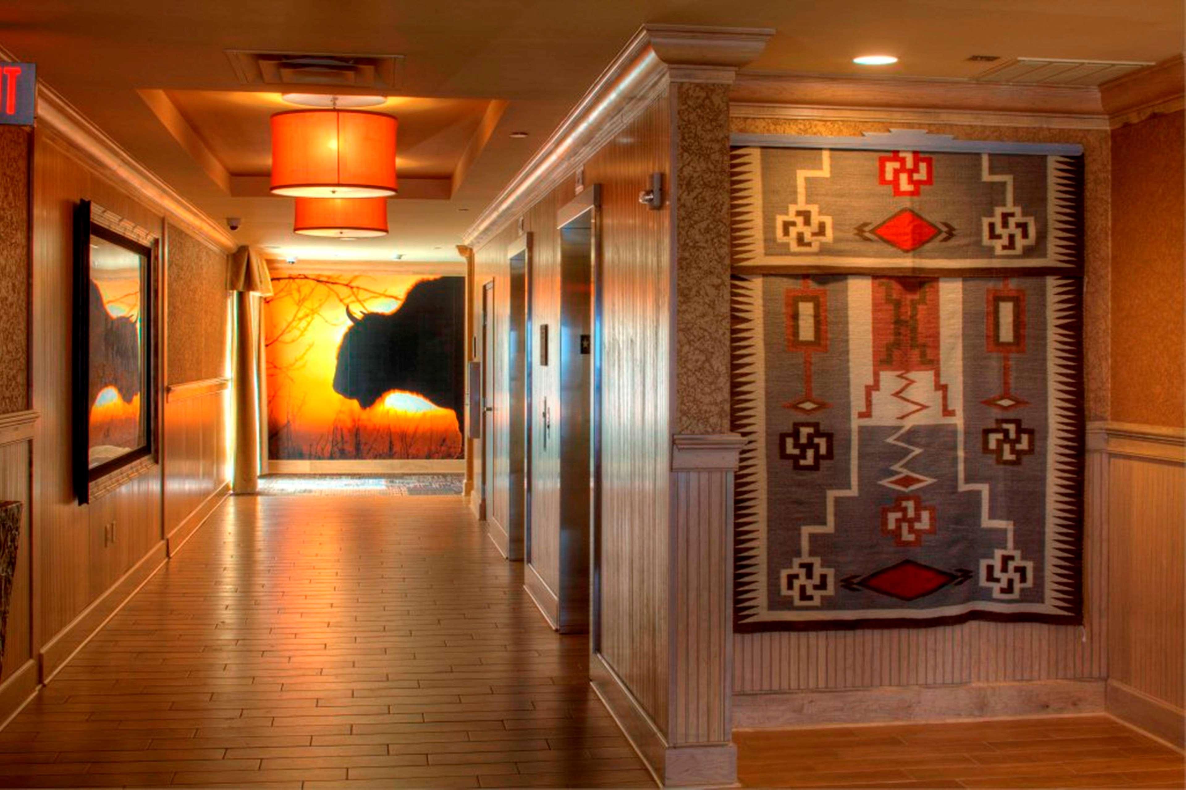Hampton Inn & Suites Dodge City Boot Hill Casino Interior photo