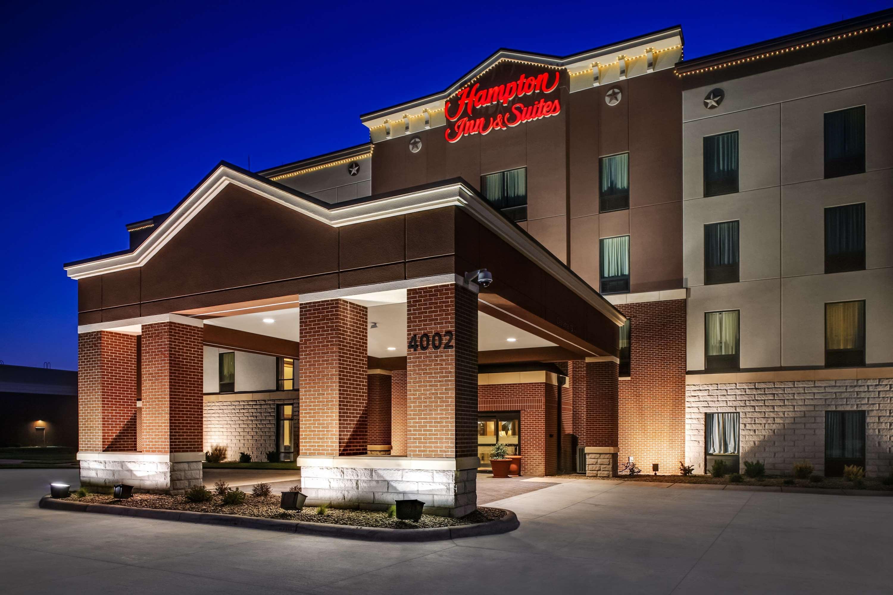 Hampton Inn & Suites Dodge City Boot Hill Casino Exterior photo