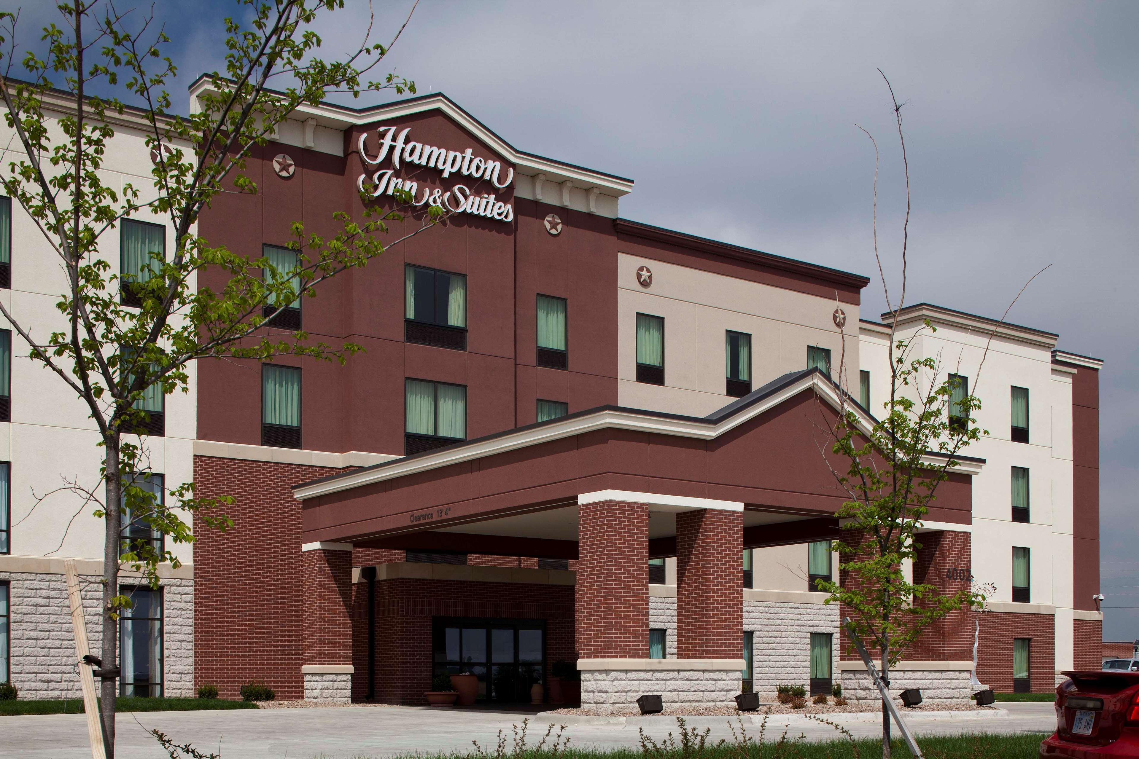 Hampton Inn & Suites Dodge City Boot Hill Casino Exterior photo