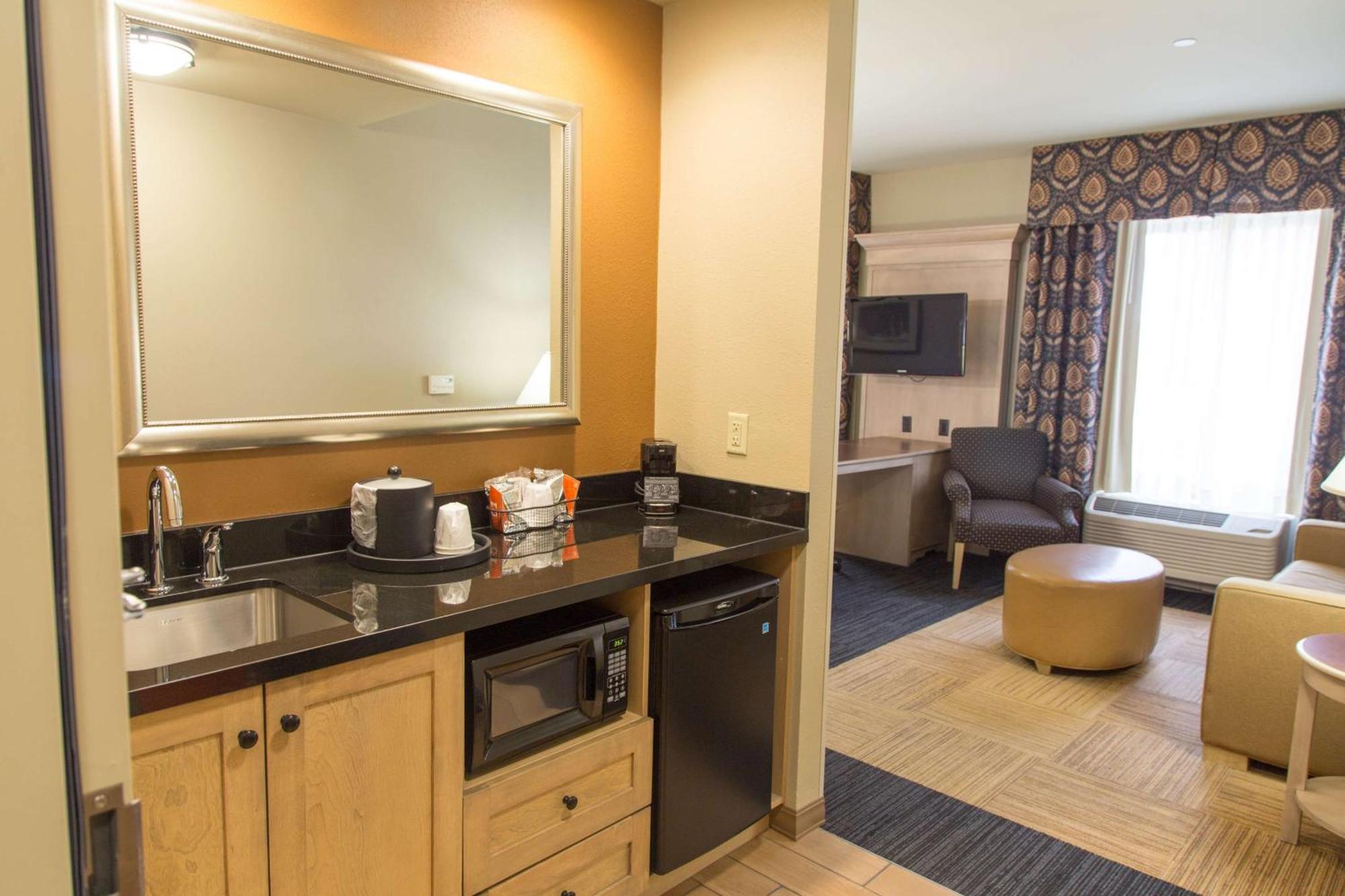 Hampton Inn & Suites Dodge City Boot Hill Casino Exterior photo
