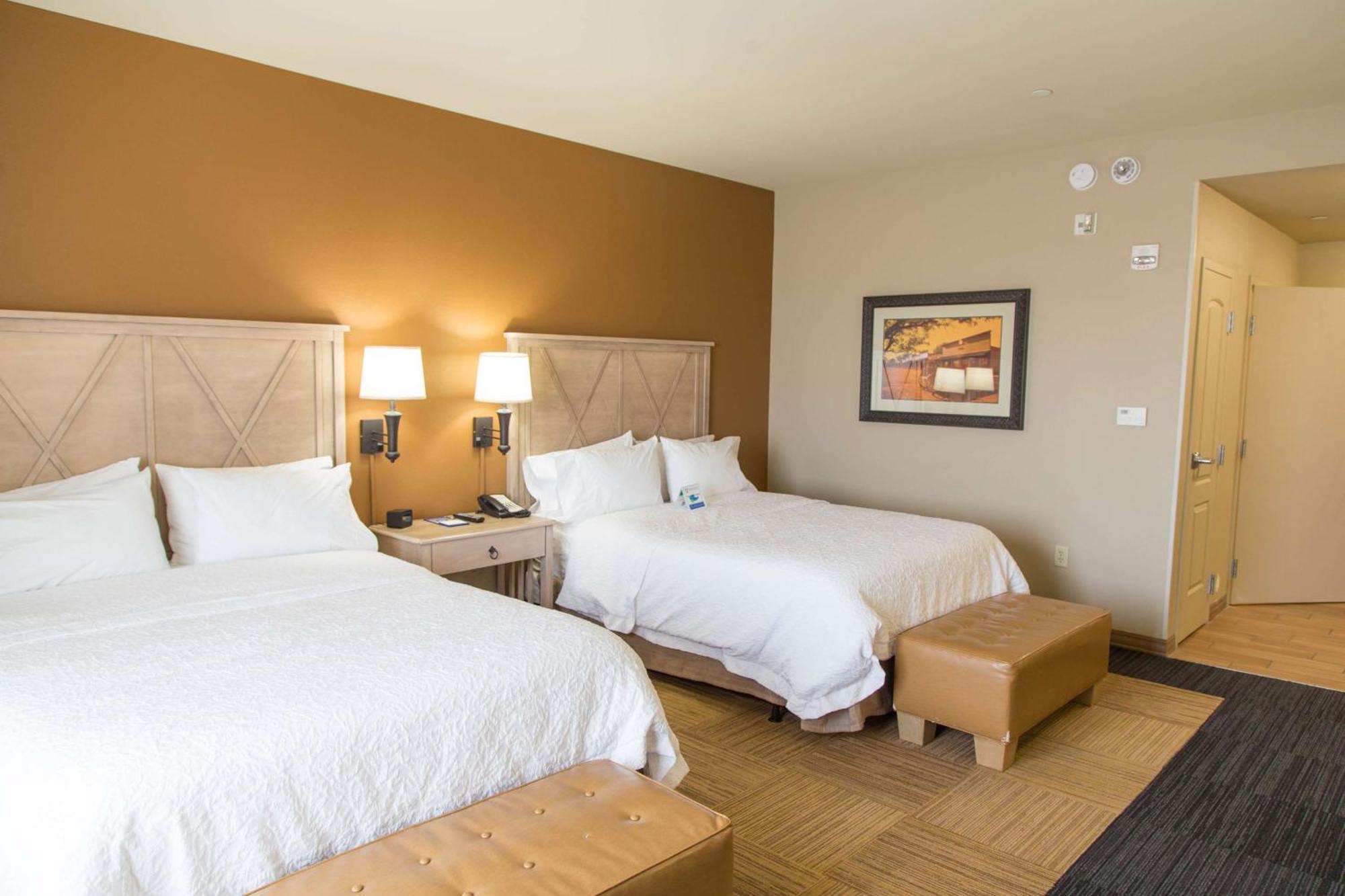 Hampton Inn & Suites Dodge City Boot Hill Casino Exterior photo