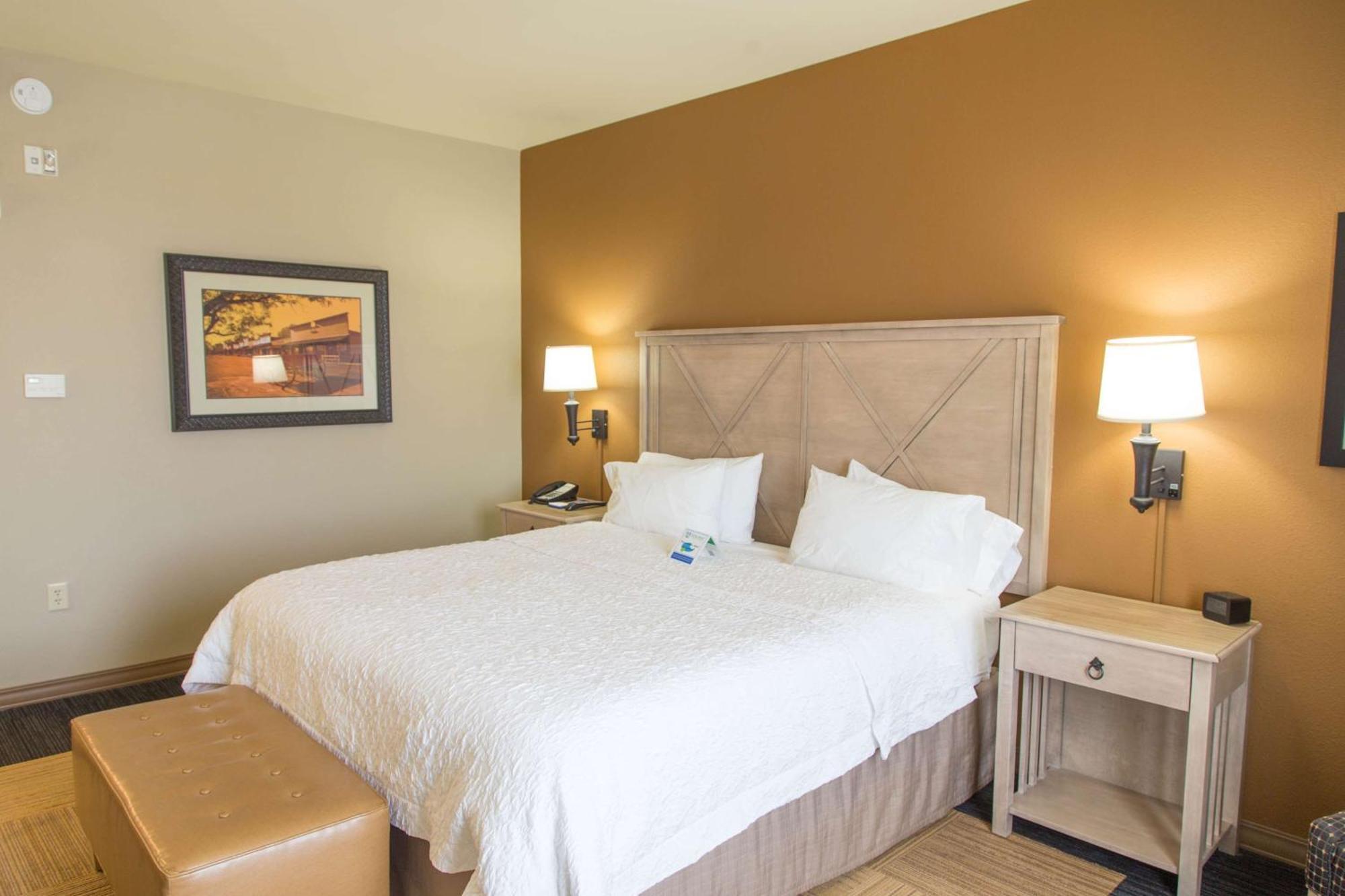 Hampton Inn & Suites Dodge City Boot Hill Casino Exterior photo