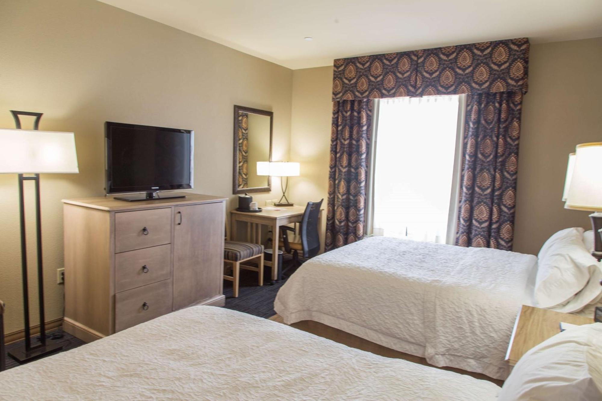 Hampton Inn & Suites Dodge City Boot Hill Casino Exterior photo
