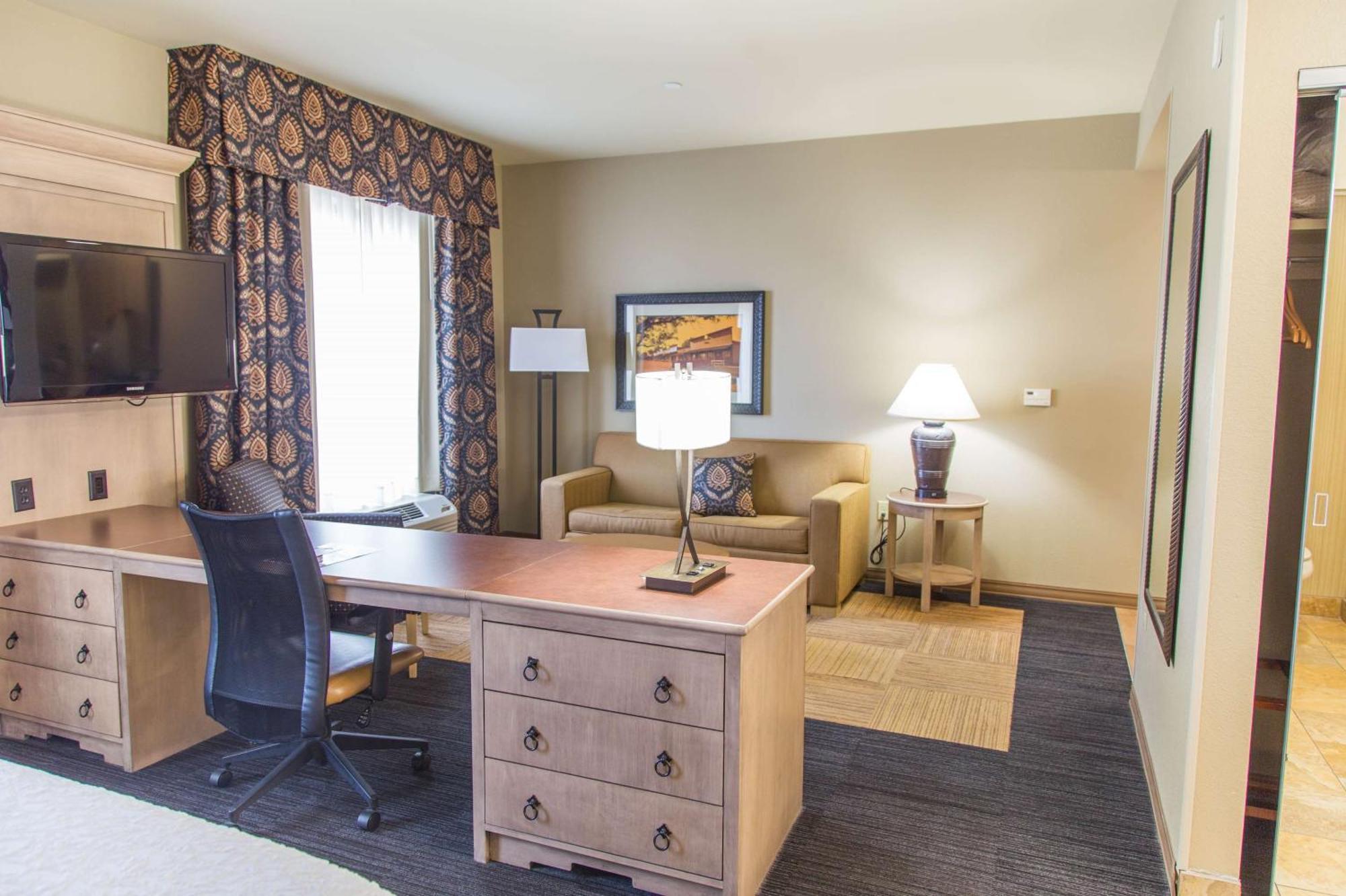 Hampton Inn & Suites Dodge City Boot Hill Casino Exterior photo