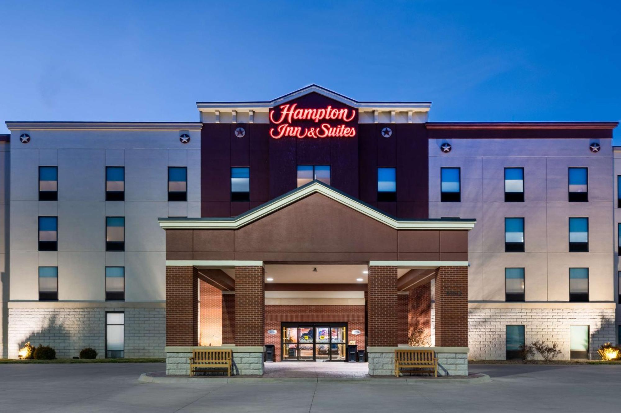 Hampton Inn & Suites Dodge City Boot Hill Casino Exterior photo